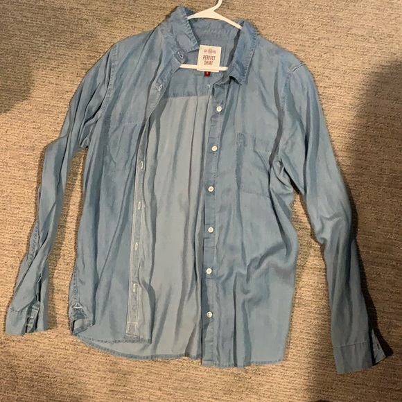 Button up - Picture 1 of 1